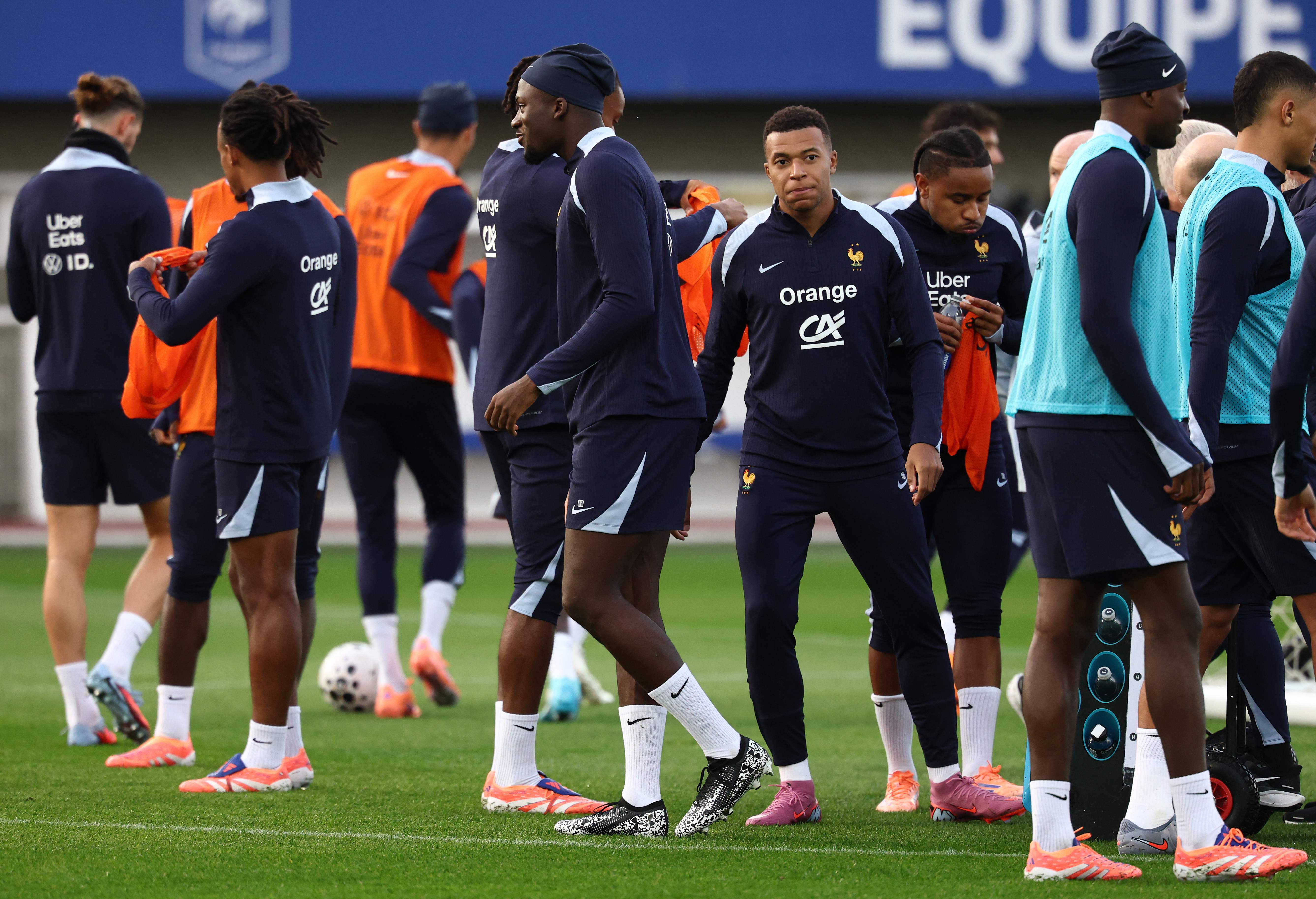 博鱼体育下载-利物浦中场法比尼奥或将转会法甲洛利昂，备战新赛季的简单介绍