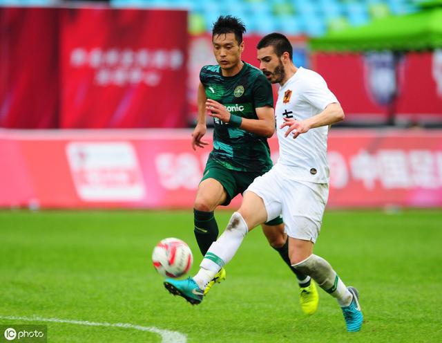 博鱼体育-杭州绿城首次胜利,队伍士气高涨(形容队伍士气高涨)